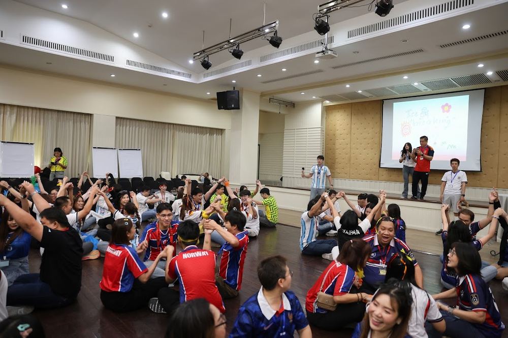 ทีมร่วมกิจกรรมในห้องอบรม